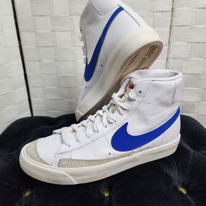 Nike High-Top Mens Sneaker